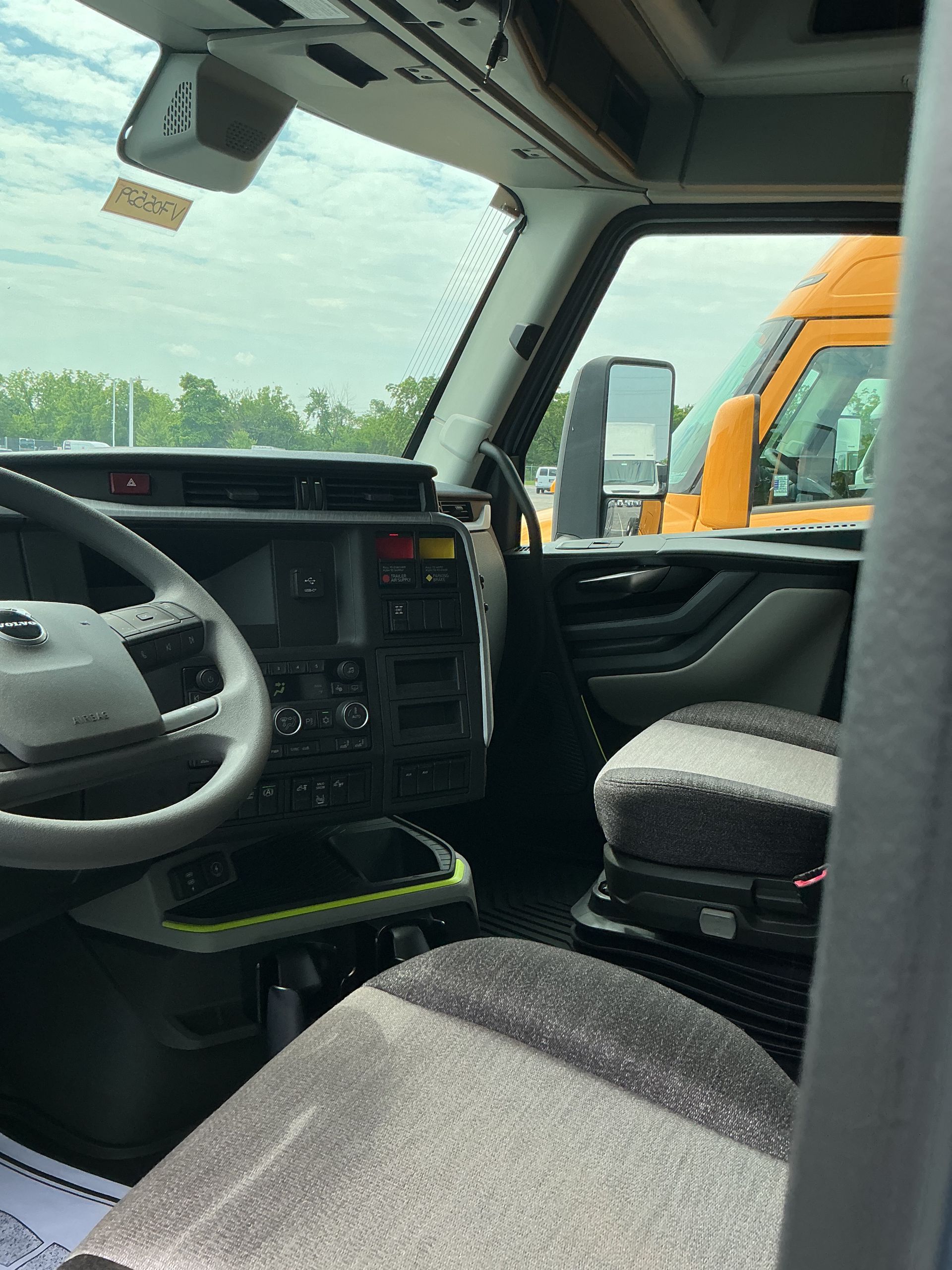 2026 Volvo - image 5