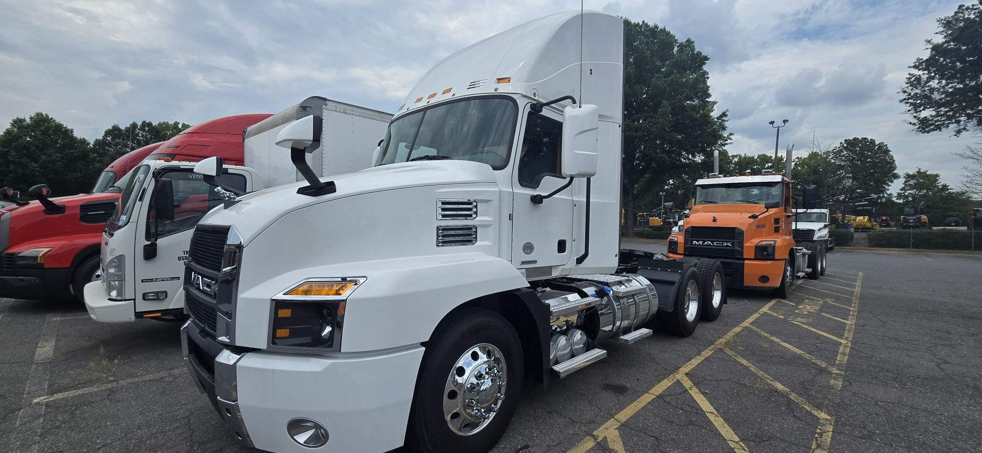 2022 Mack AN64T M742