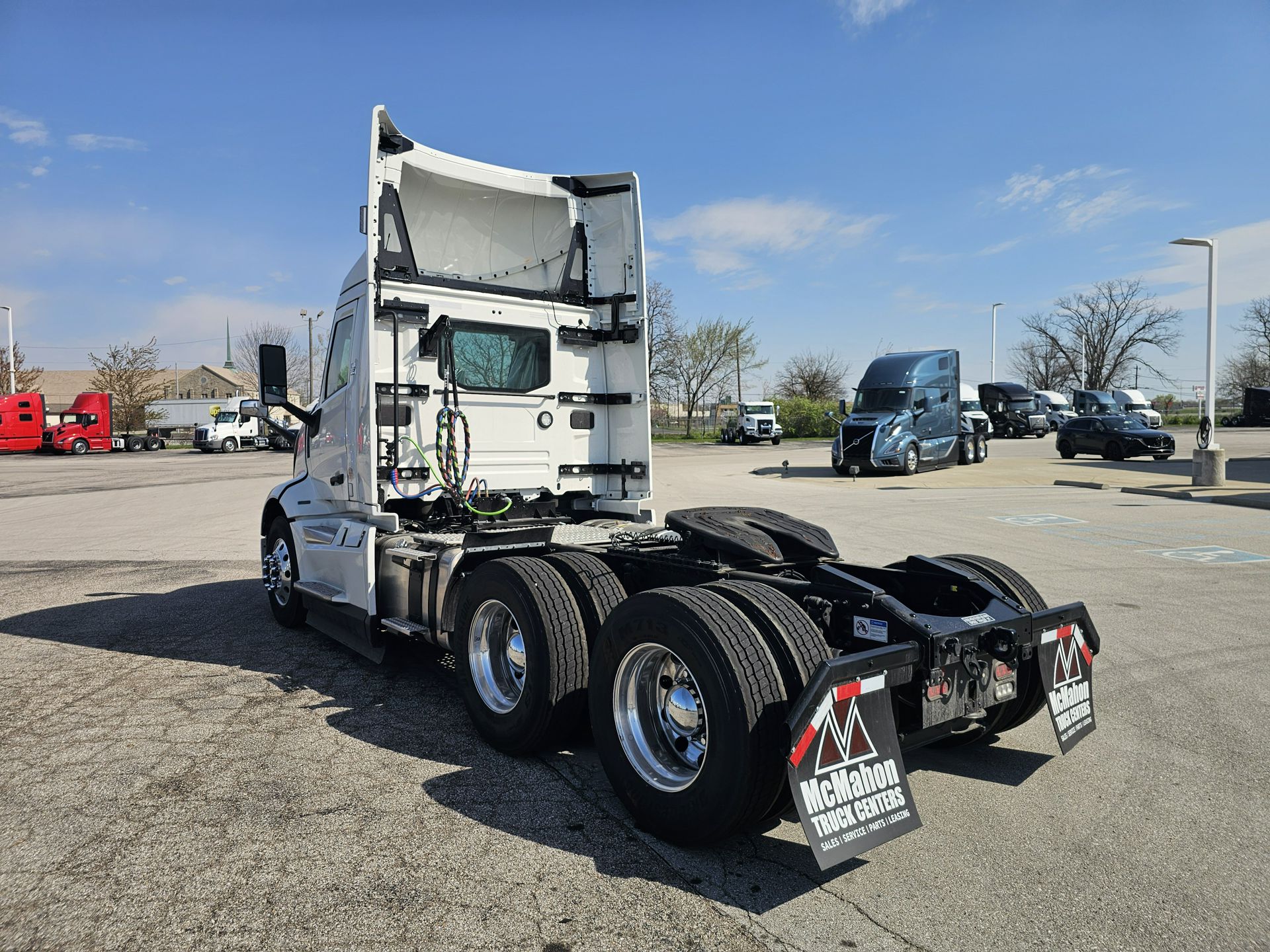 2025 Volvo - image 6