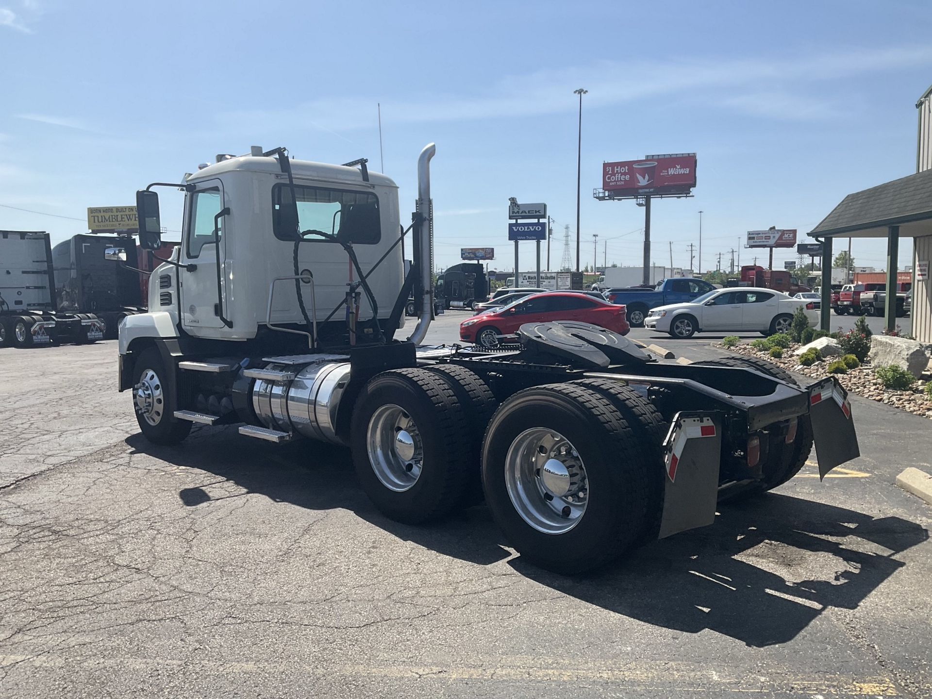 2019 Mack Anthem - image 7