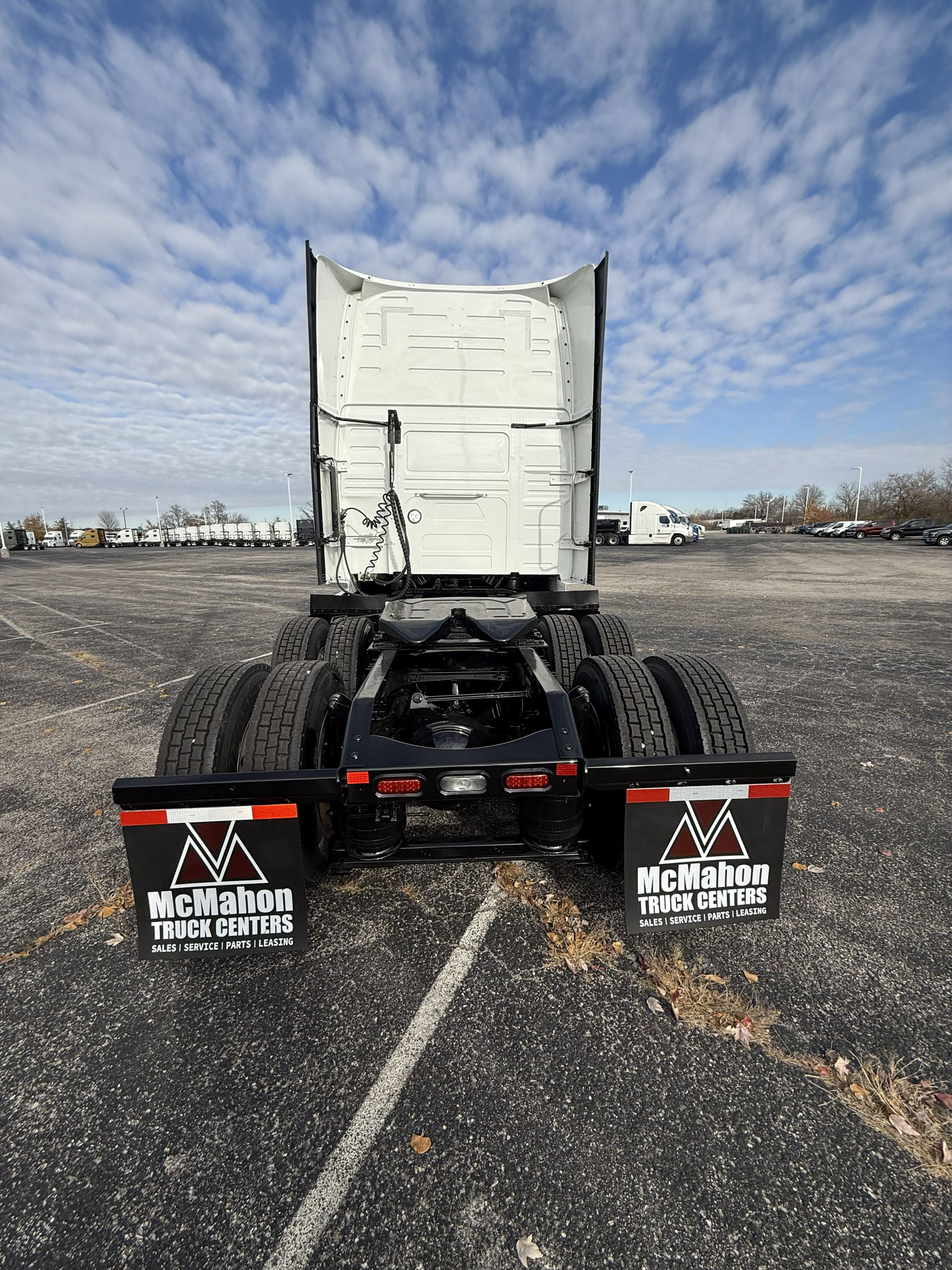 2024 Volvo - image 4