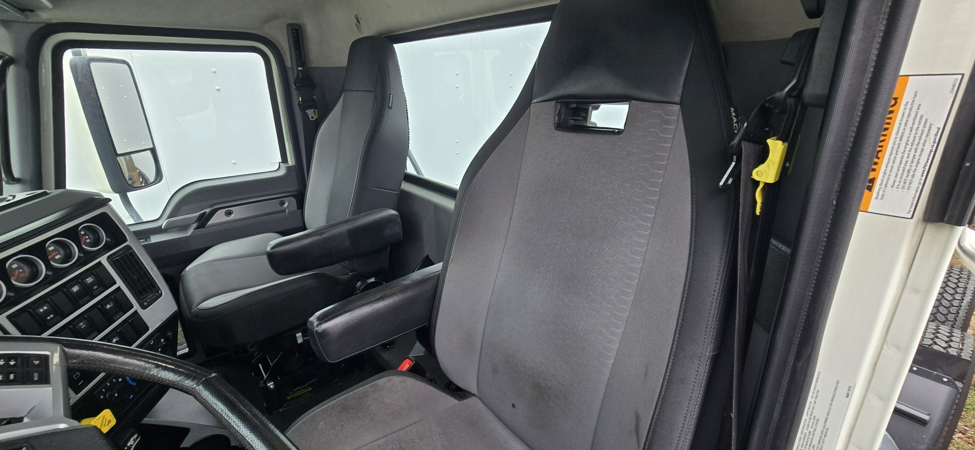 2021 Mack - image 18