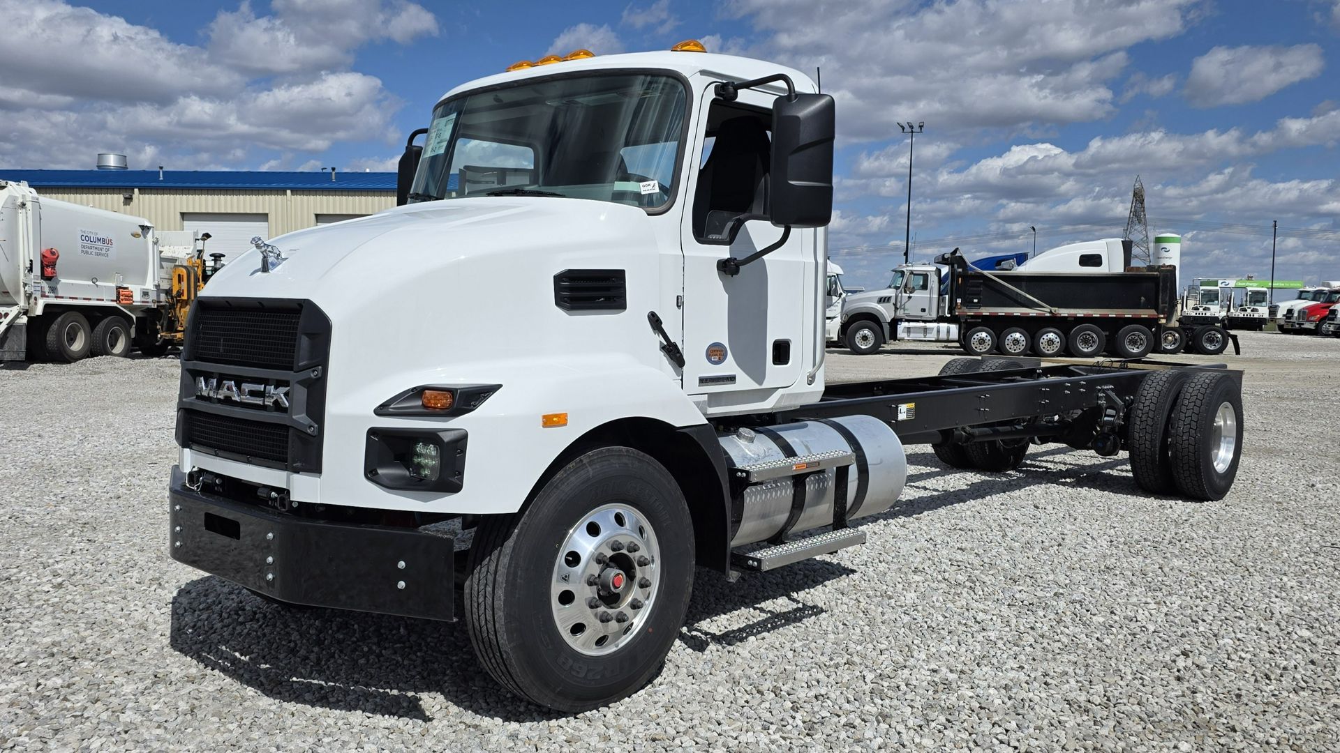 2027 Mack MD742