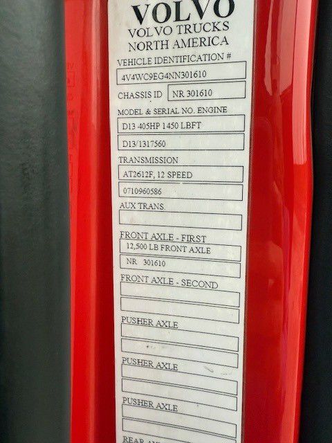 2022 Volvo VNR 640 - image 5