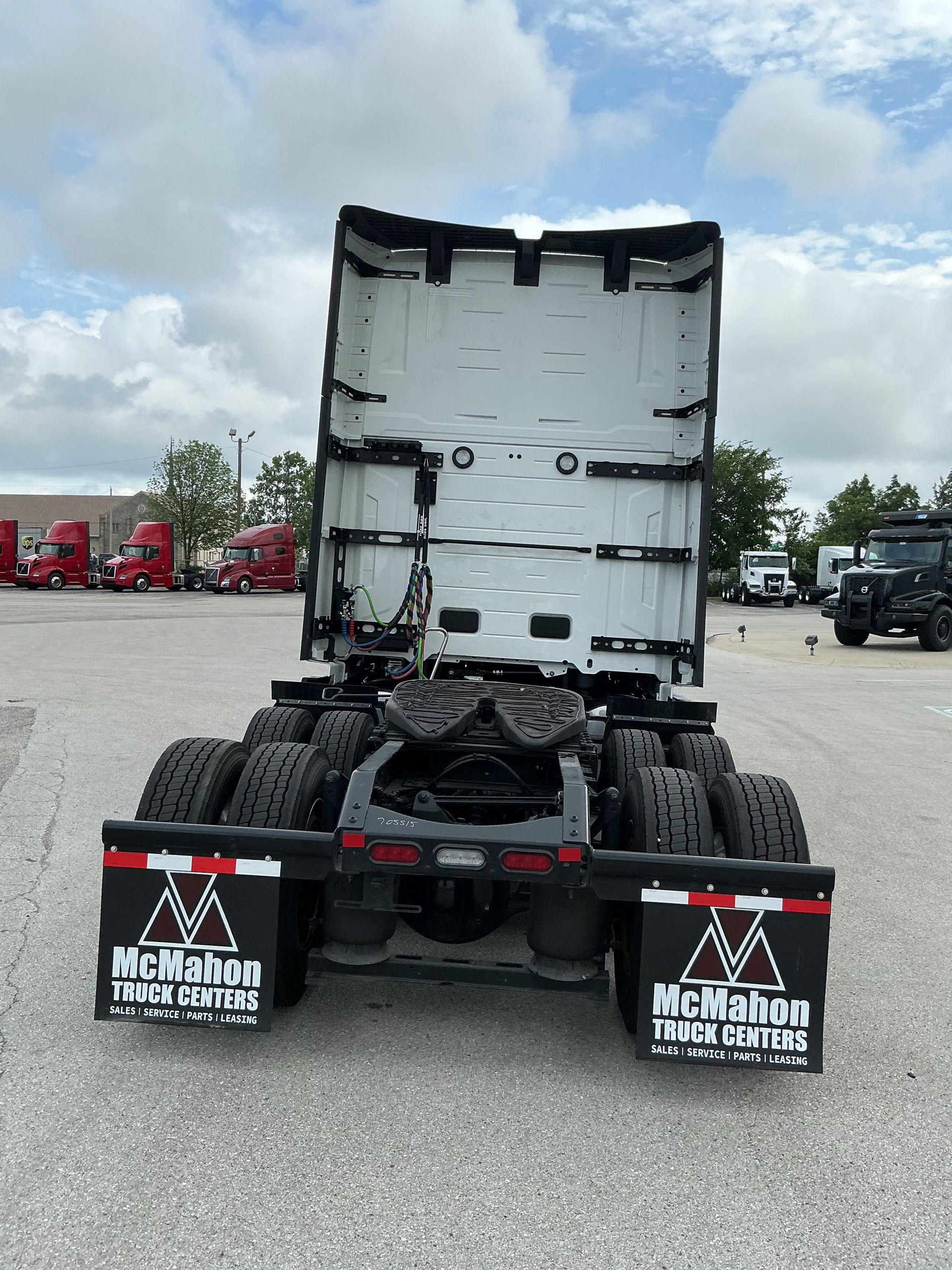 2026 Volvo - image 6