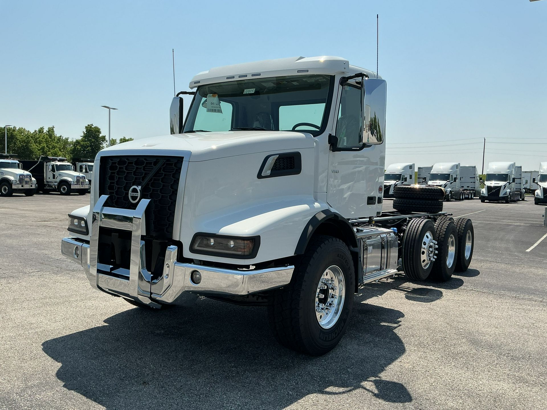 2026 Volvo VHD84B300
