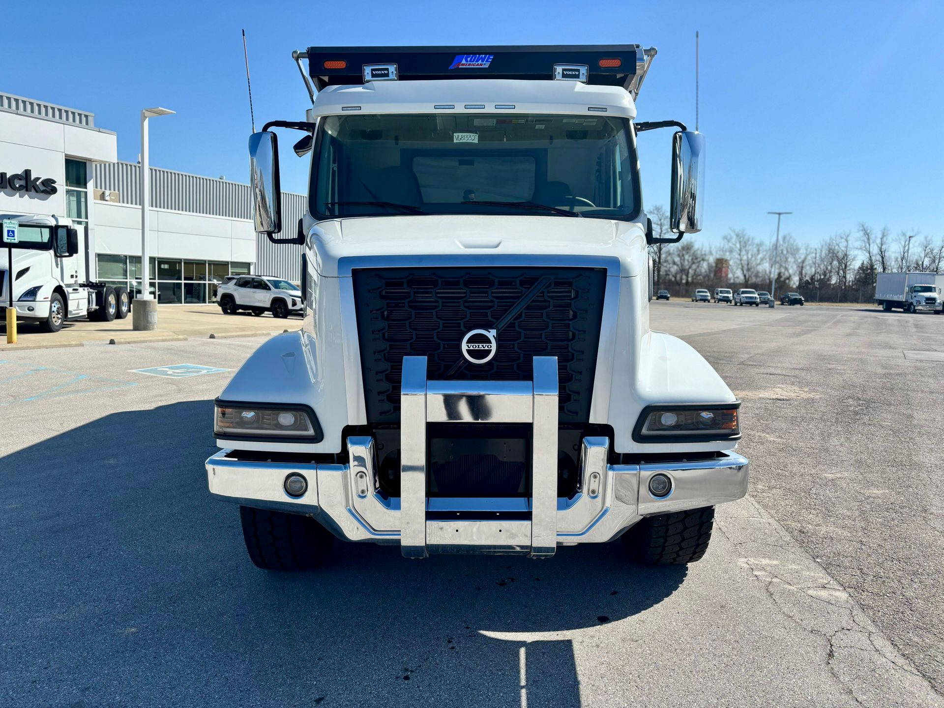 2025 Volvo - image 2