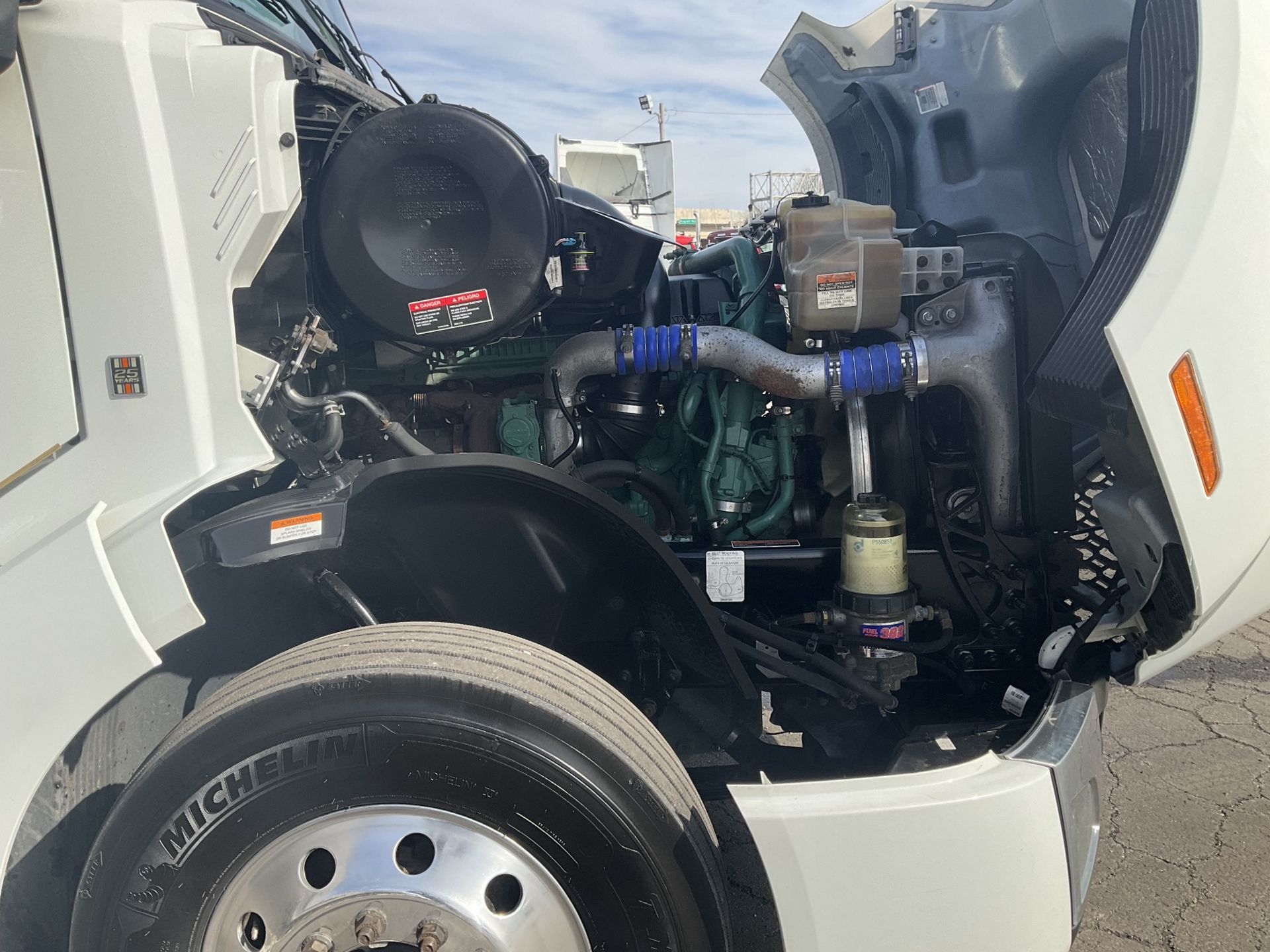 2022 Volvo - image 17