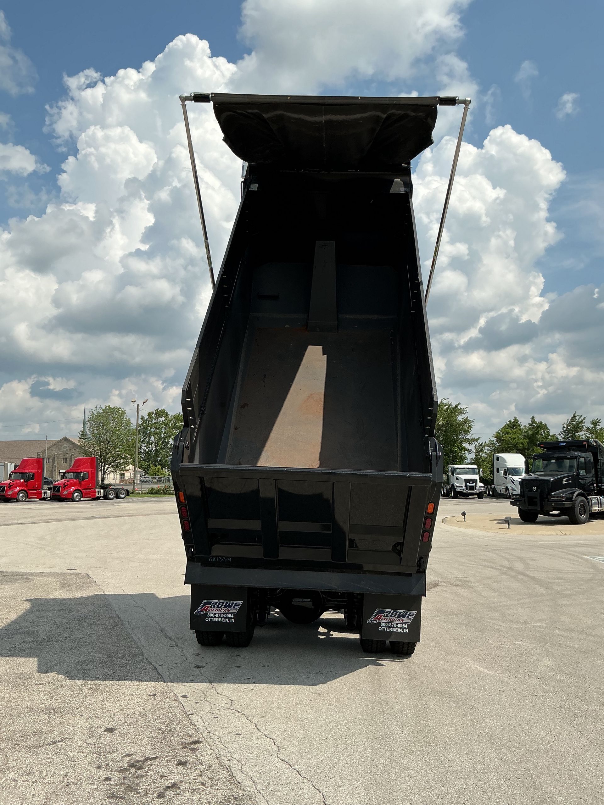 2026 Volvo - image 15