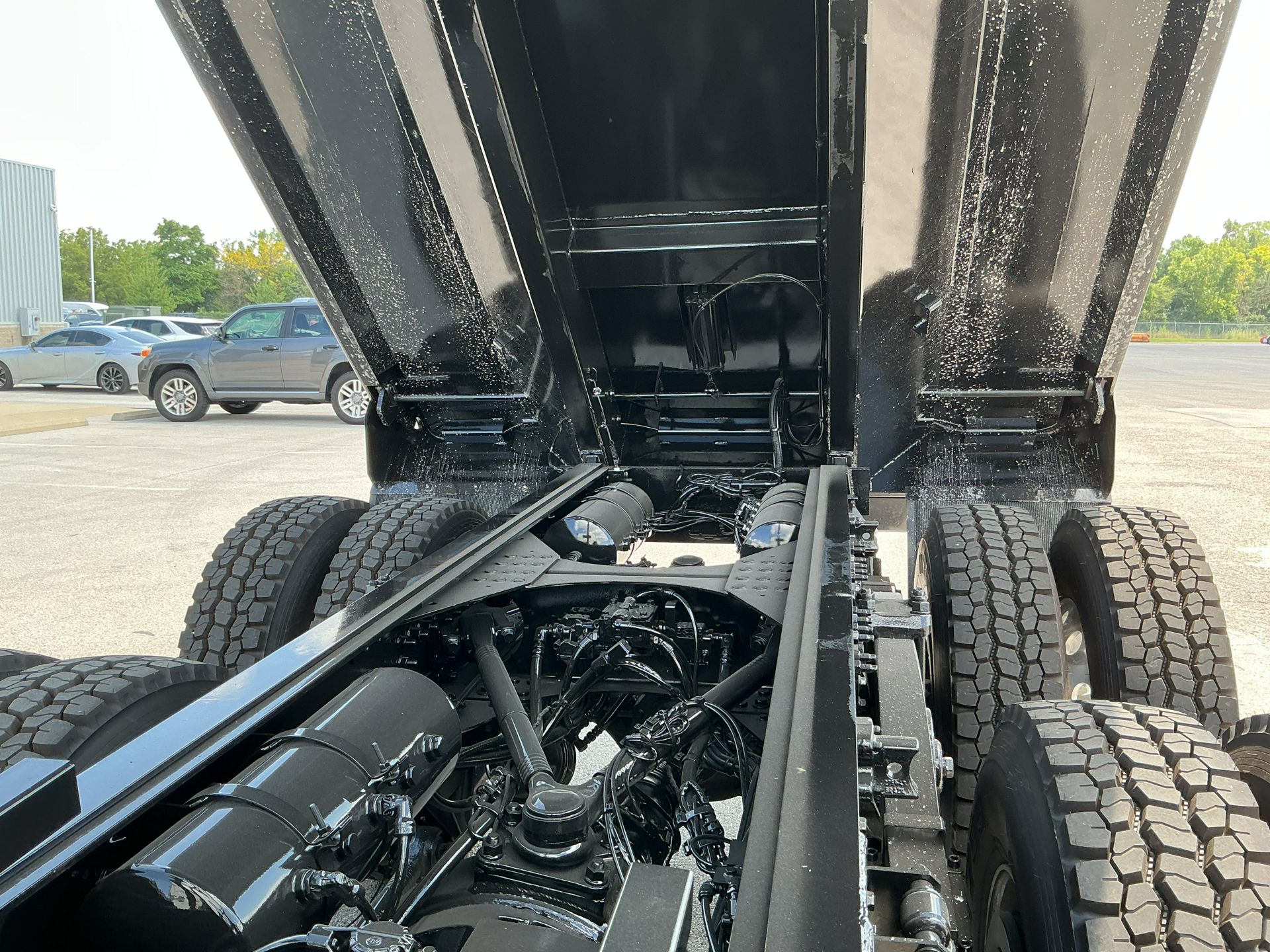 2025 Volvo - image 14