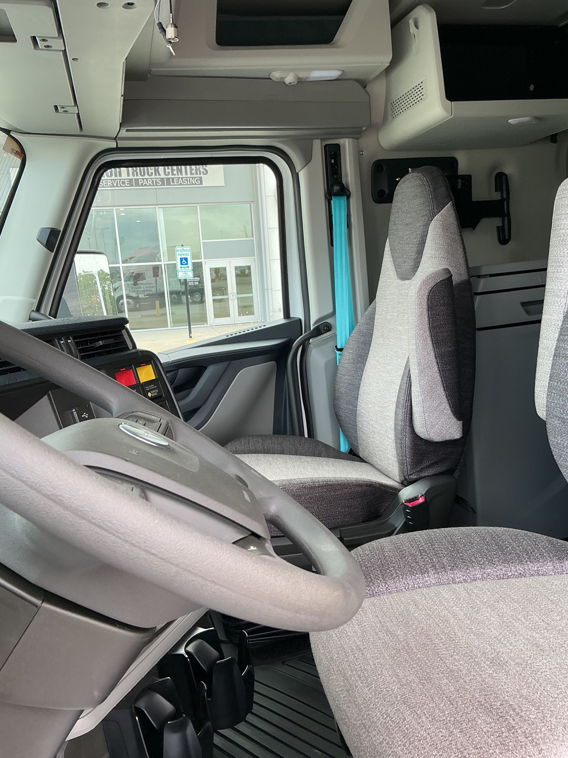 2026 Volvo - image 9