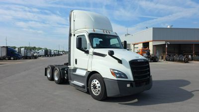 2020 Freightliner Cascadia 126