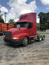 2002 Volvo VNL64T300