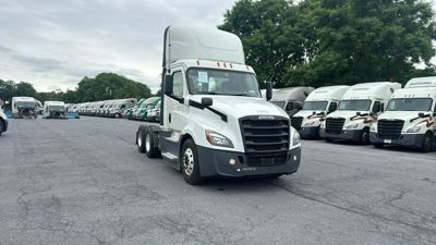 2020 Freightliner Cascadia 126