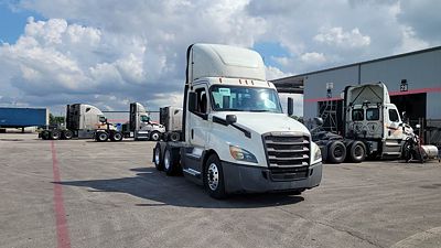 2019 Freightliner Cascadia 126