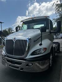 2019 International RH613 4x2