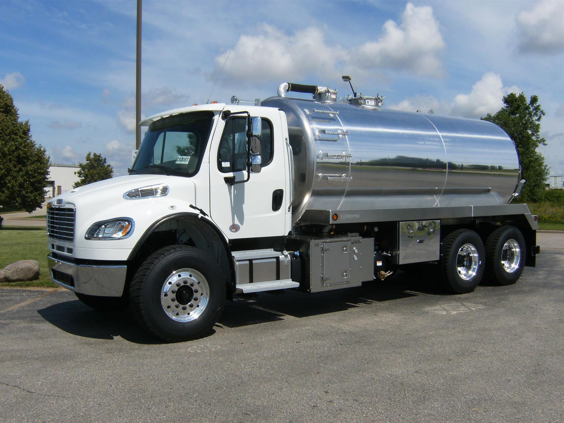 2018 Freightliner M2106 - Truck Country