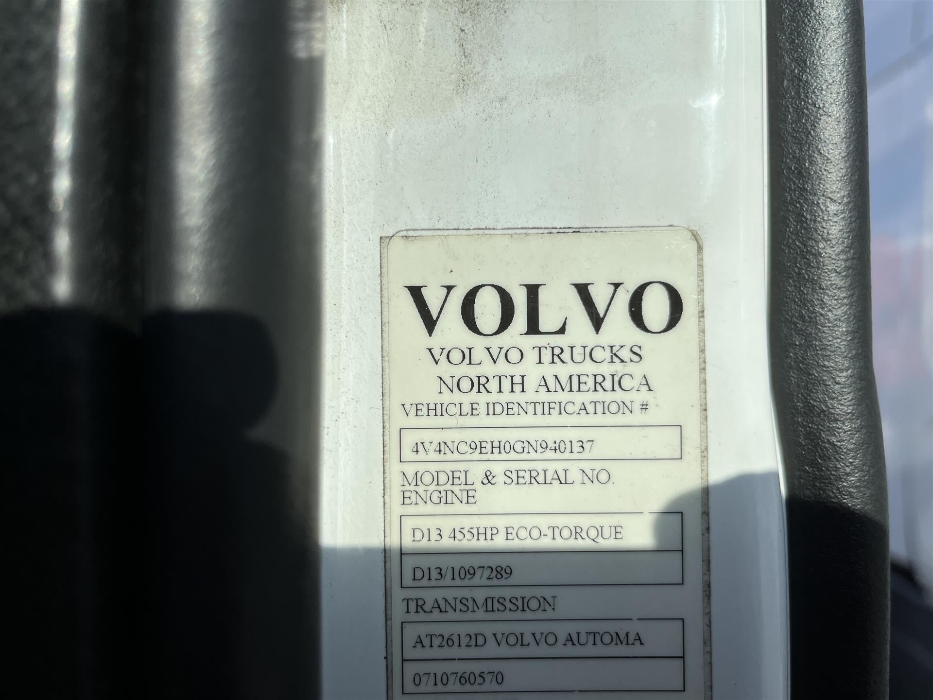 2016 Volvo VNL64T670 – 940137