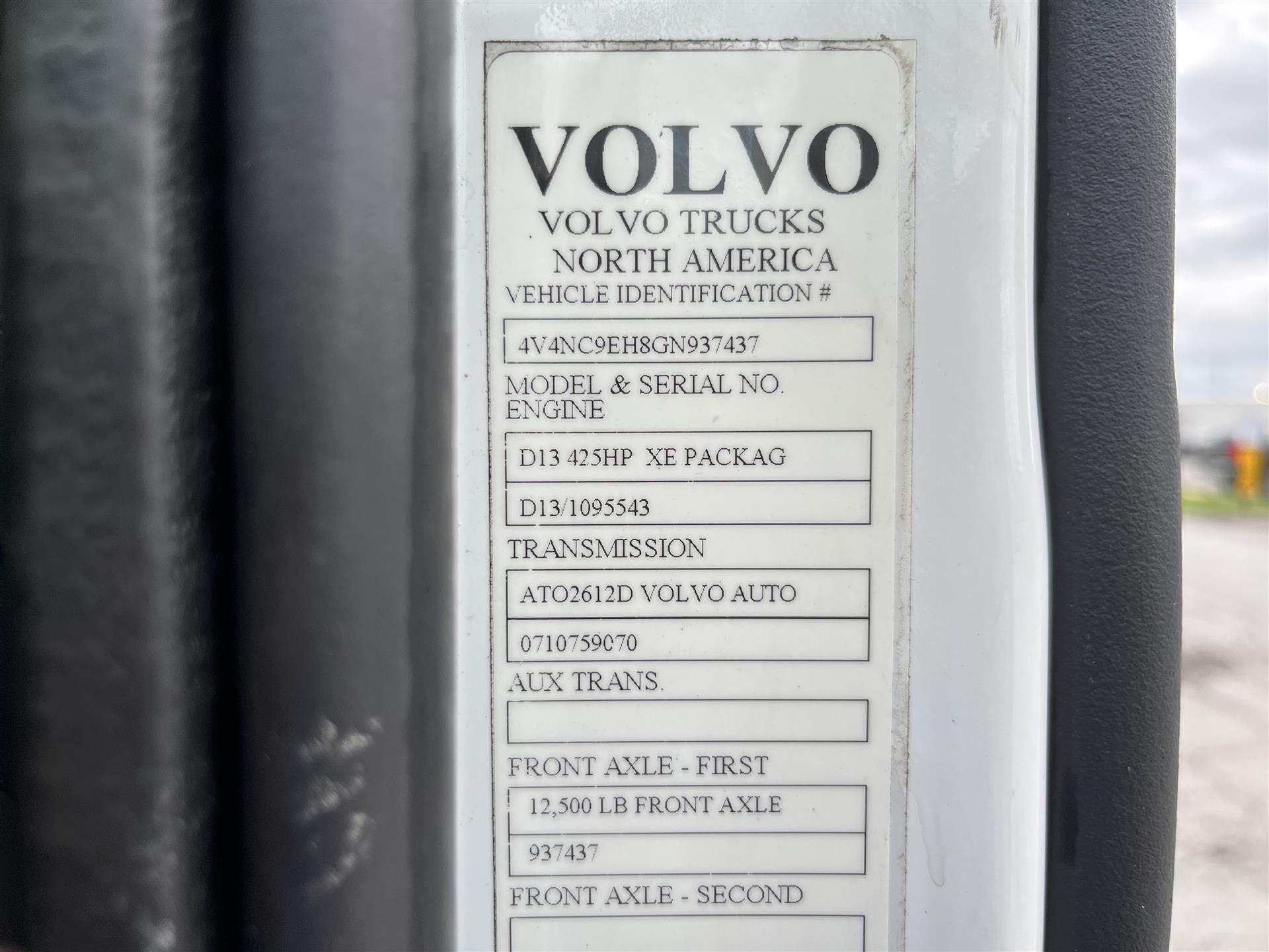 2016 Volvo VNL670 – 937437