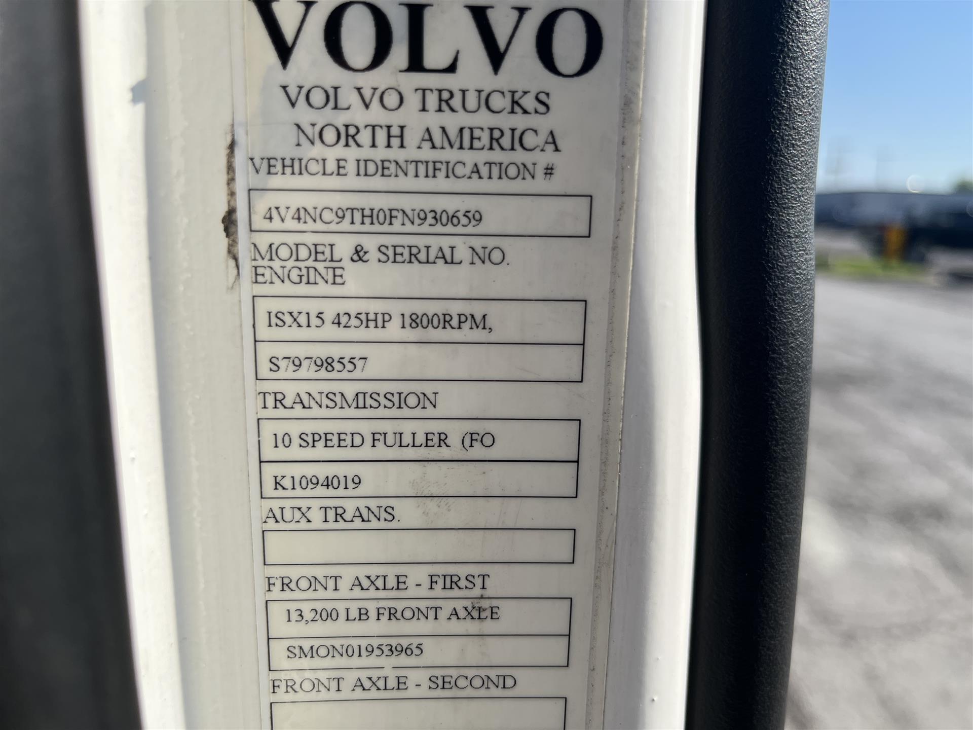 2015 Volvo VNL64 – 930659