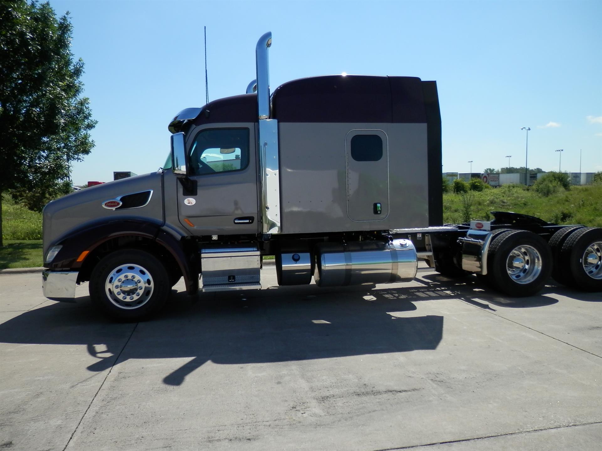 Contact Quad City Peterbilt Paclease for your rental today.