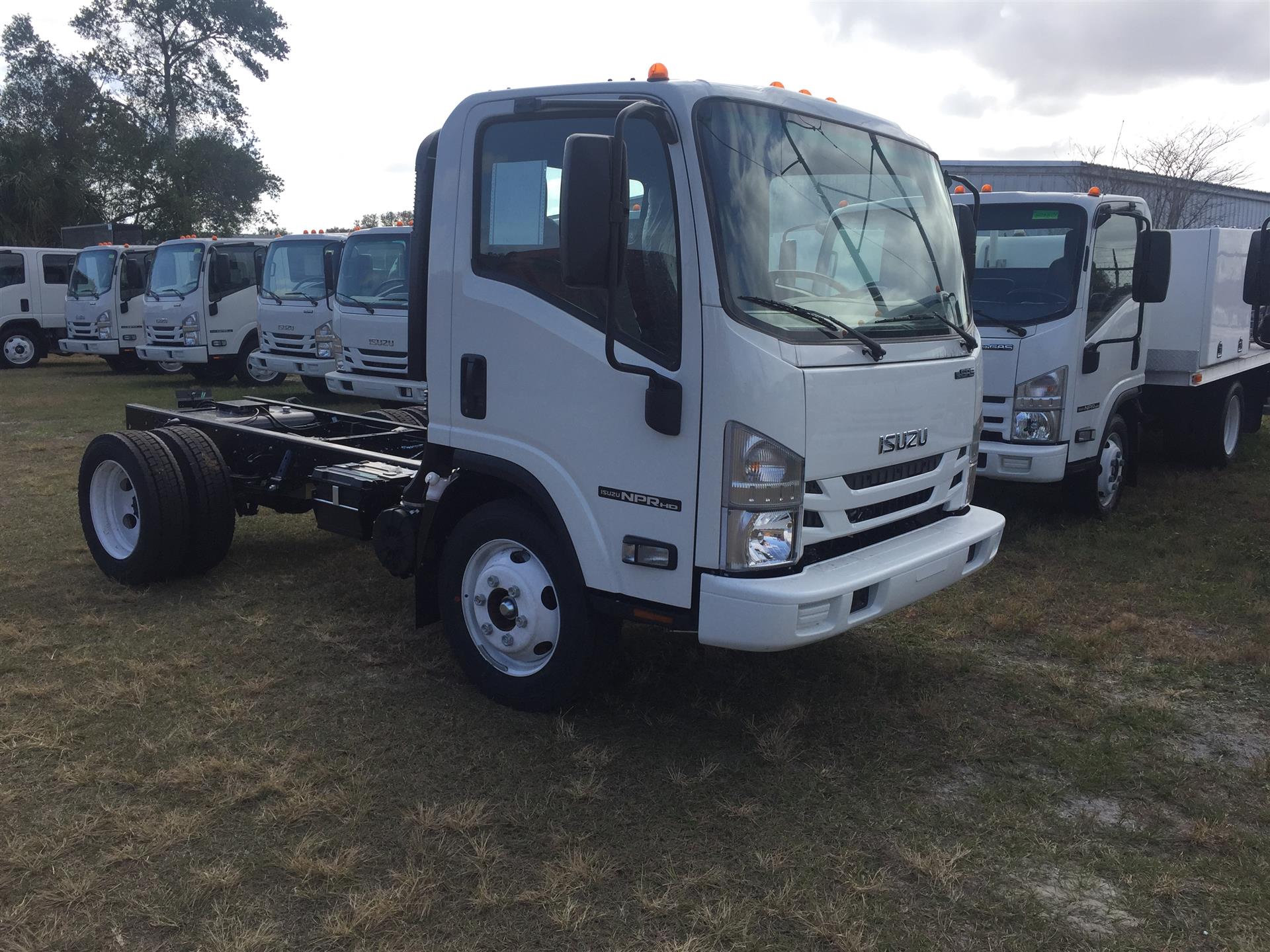 2017 Isuzu NPR GAS HD 2017-isuzu-npr-gas-hd