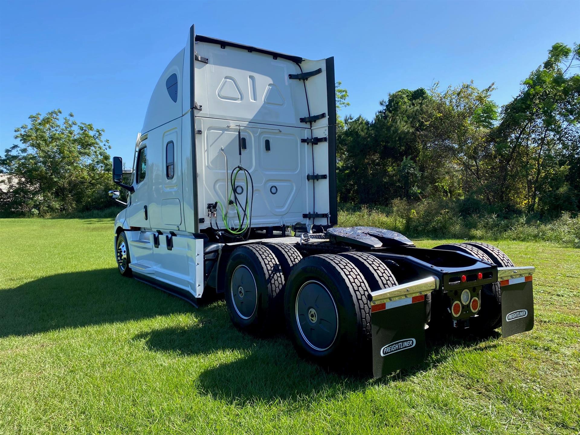 2022 Freightliner New Cascadia