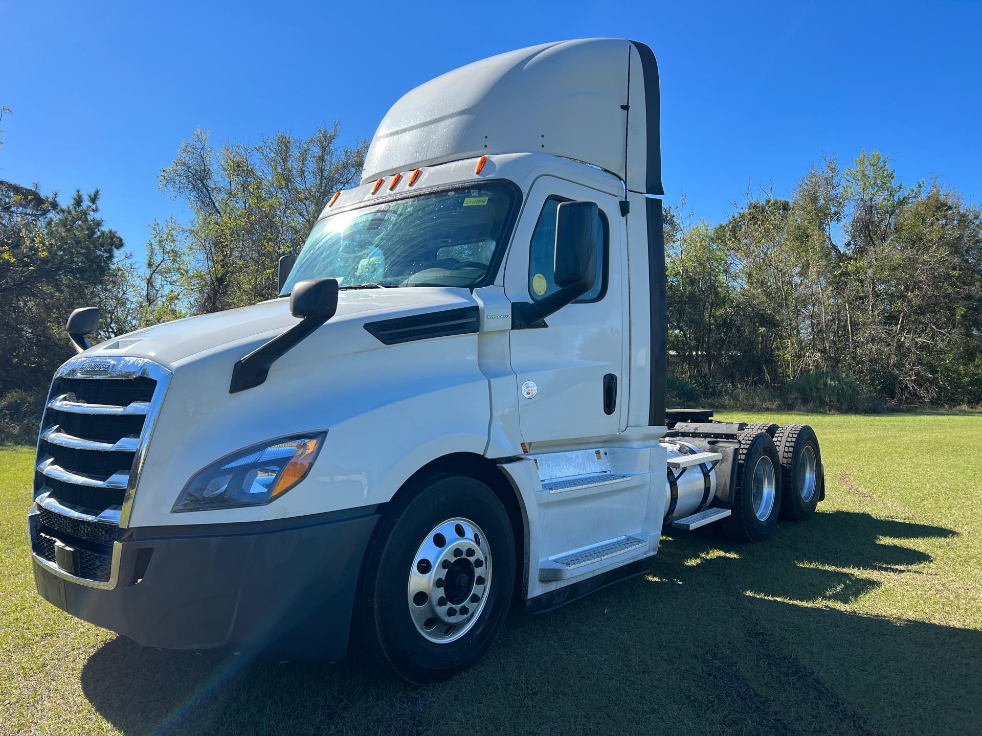 2018 Freightliner Cascadia Day Cab