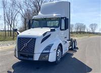 2021 Volvo VNL64T300