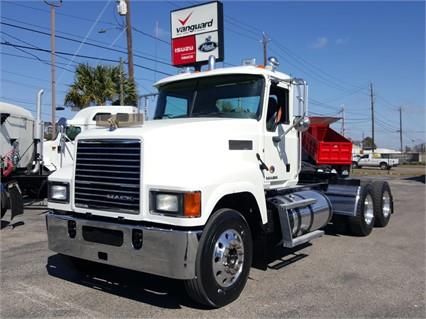 2011 Mack PINNACLE CHU613