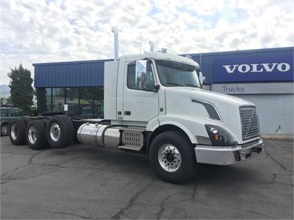 2017 Volvo VNX84T300