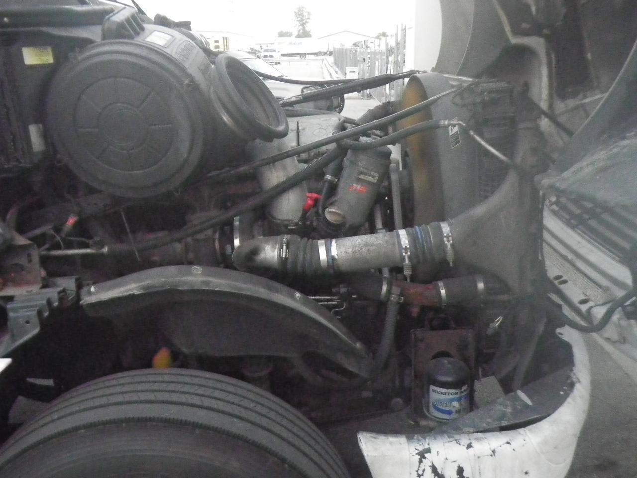 2004 Freightliner FLC12064ST