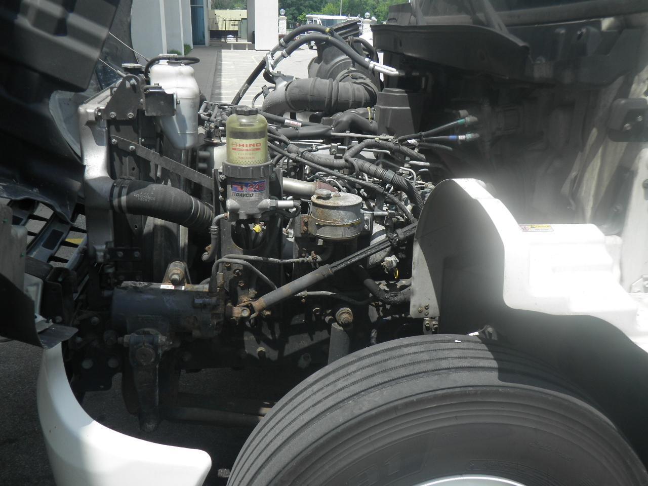 2013 HINO 268
