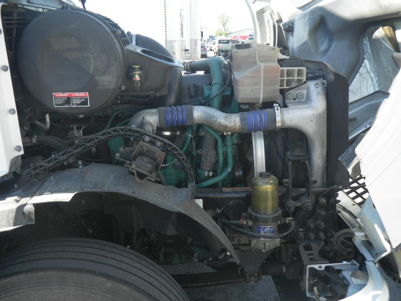 2011 Volvo VNL64T     