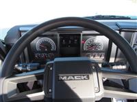 2025 Mack MD742