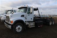 2005 Mack CV713