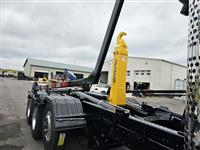 2025 Kenworth T880