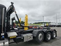 2025 Kenworth T880