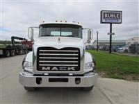 2013 Mack GU813