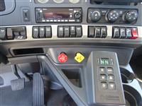2025 Kenworth T880