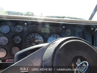 2005 Mack CV713