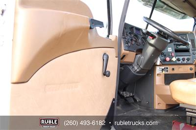 2014 Mack GU713