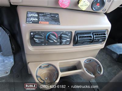 2005 Mack CV713