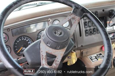 2005 Mack CV713