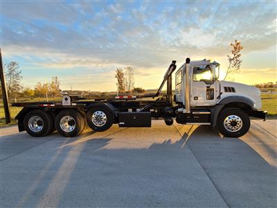 2023 Mack GR64B