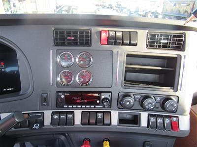 2027 Kenworth T880