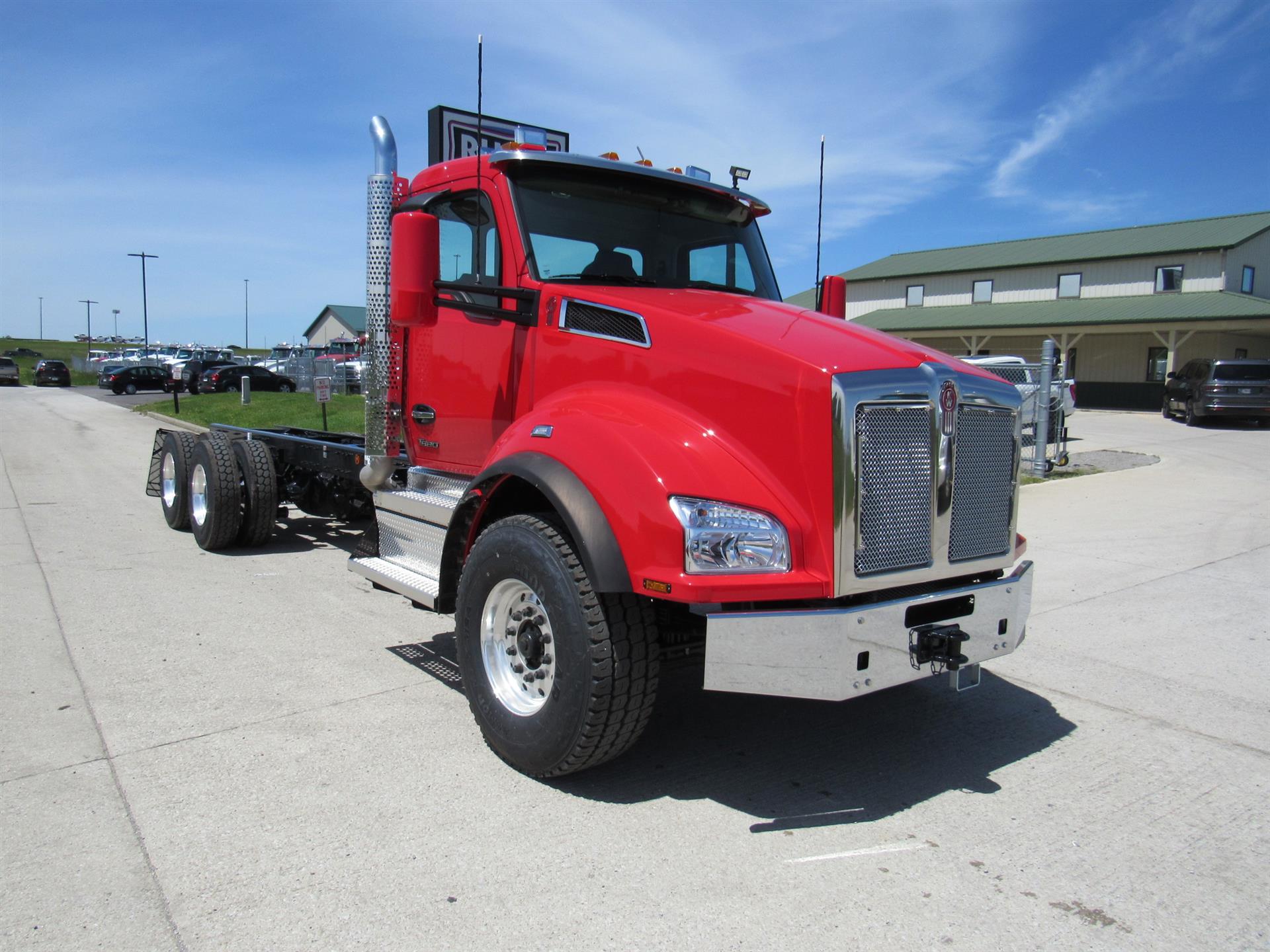 2025 Kenworth T880