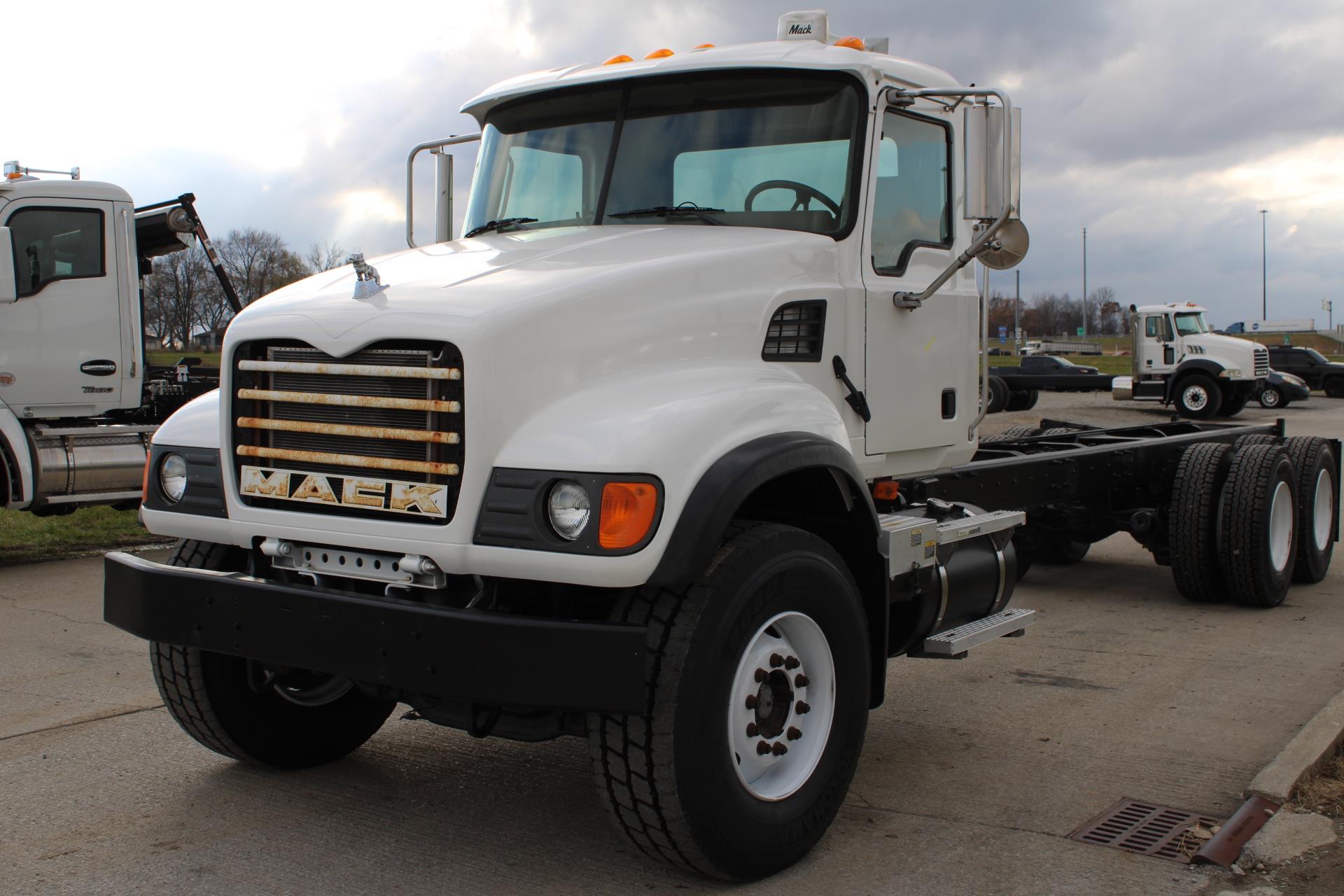 2006 Mack CV713