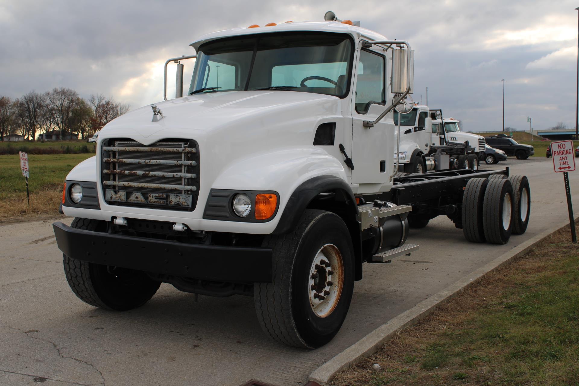 2005 Mack CV713