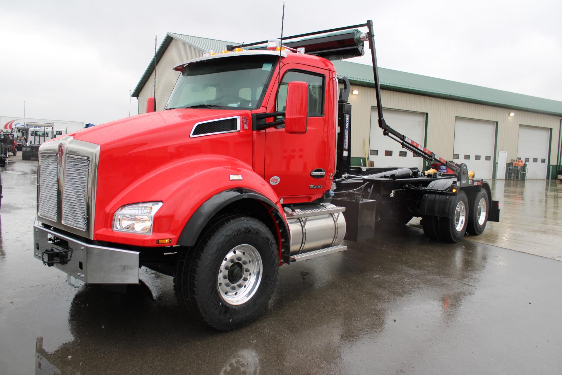 2025 Kenworth T880